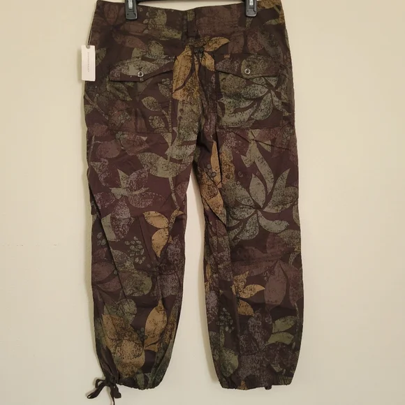 NWT Anthropologie Cotton Floral Camo Cropped Cargo Pants - Picture 2 of 6